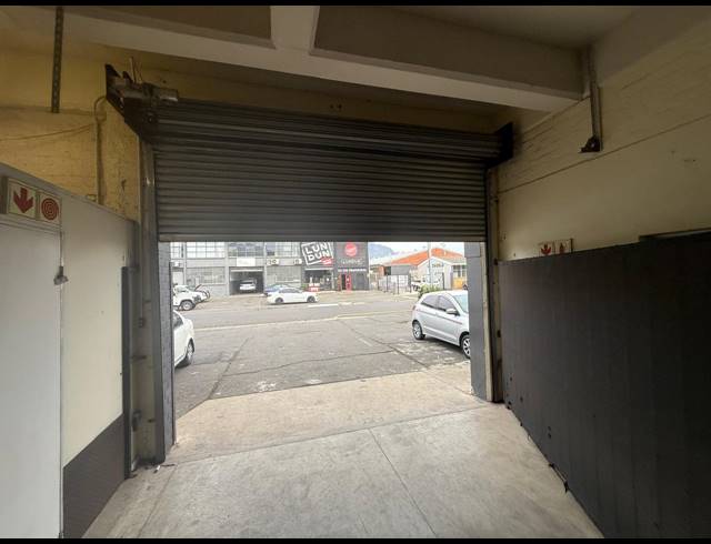2,366M² WAREHOUSE TO LET IN PAARDEN EILAND